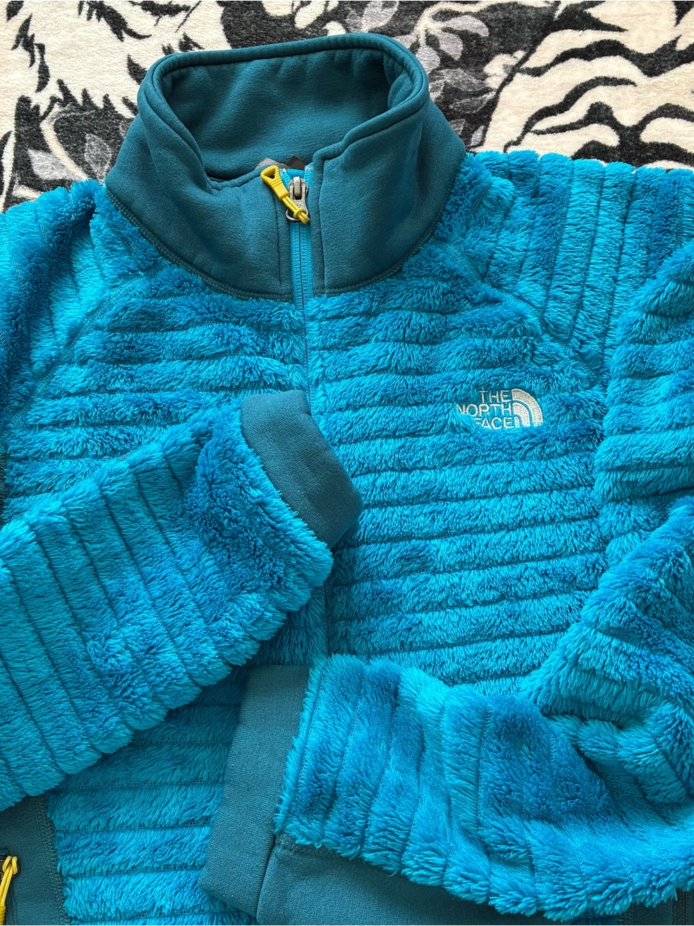 000 - WOMENS THE NORTH FACE SUMMIT SERIES MEDIUM FLEECE FUR ZIP UP JACKET